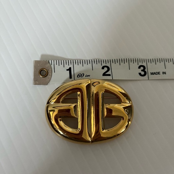 Vintage Givenchy double G logo brooch - Picture 4 of 6